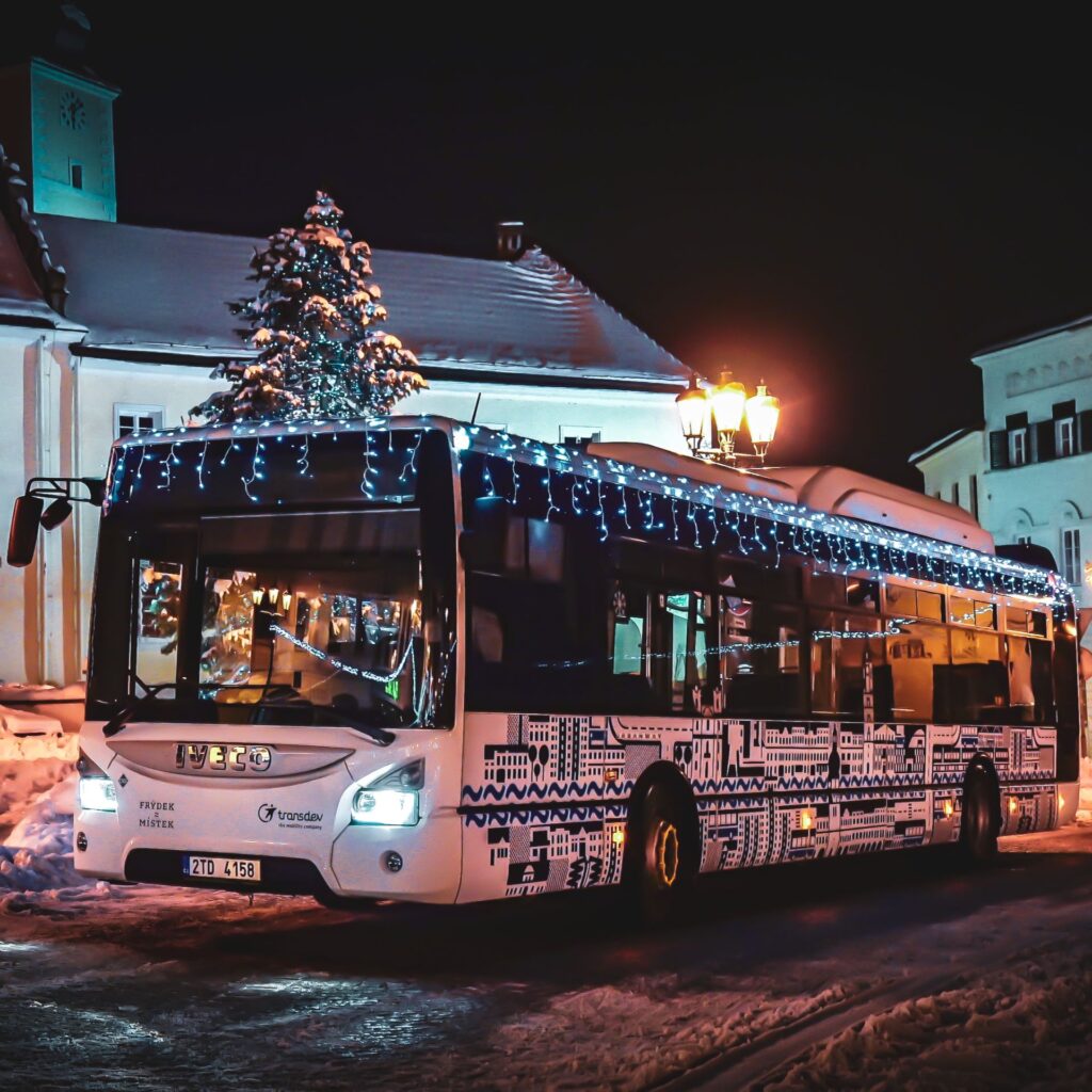 Ve Frýdku-Místku opět vyjel vánoční autobus